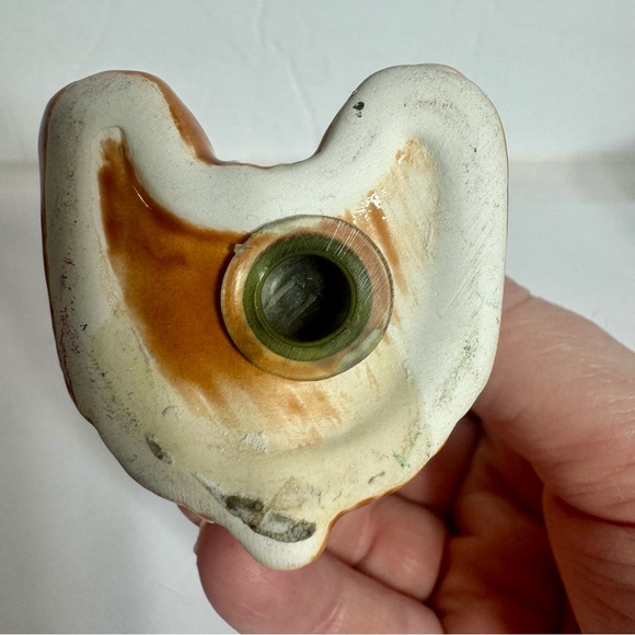 Vintage single teddy bear salt shaker. Approx 2.5”H x 1.5”L. Adorable bear - Picture 8 of 10